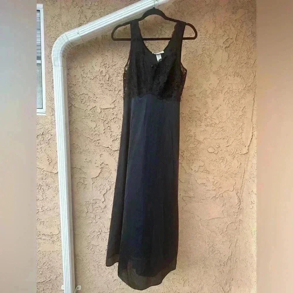 Vintage nightgown lace from Soft Moments New York size Medium petite